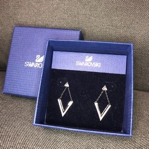 Swarvorski Diamond Dangle V Earrings White & Black